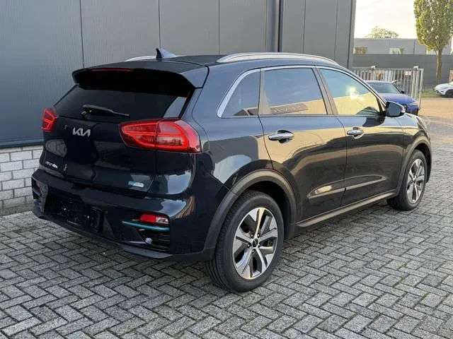 Kia e-Niro ExecutiveLine 64 kWh 17"/SOH 100%/Leder + memory/Schuif-kanteldak/Stuur + stoelverwarming...