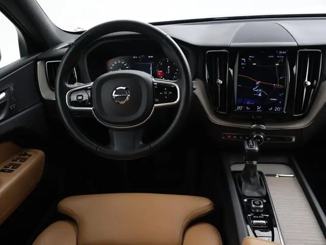 Volvo XC60 2.0 D4 AWD 190 PK INSCRIPTION + WEGKL. TREKHAAK | PANORAMA | CAMERA | STOELVERW. | CARPLA...