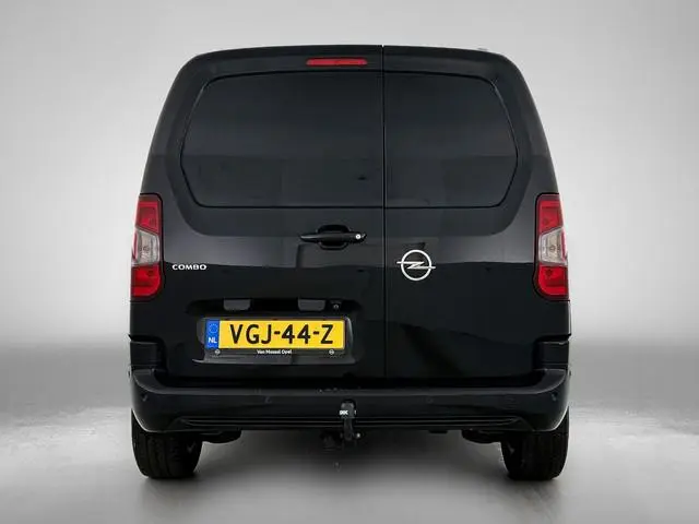 Opel Combo 1.5D L1H1 Innovation | Automaat | Trekhaak | Camera | Navigatie | Lichtmetalen velgen