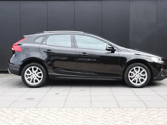 Volvo V40 Cross Country 1.5 T3 Nordic+ AUT | PANODAK | CAMERA | LEDER