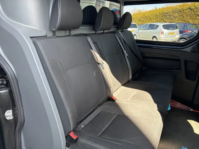 Nissan NV300