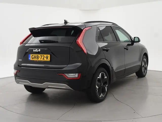 Kia Niro EV DYNAMICPLUSLINE 64.8 kWh + LEDER | STOEL/STUURWIELVERW. | CARPLAY | ADAPTIVE CRUISE
