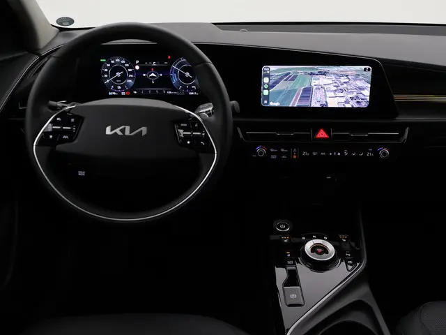 Kia Niro EV DYNAMICPLUSLINE 64.8 kWh + LEDER | STOEL/STUURWIELVERW. | CARPLAY | ADAPTIVE CRUISE