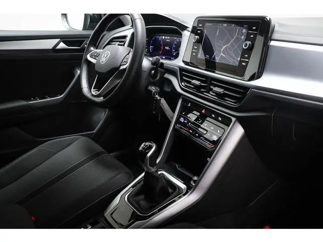 Volkswagen T-Roc 1.0 TSI Life Business | APPLE | DRAADLOZE LADER | STOELVERWARMING | CAMERA | TREKHA...