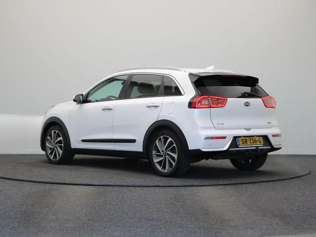 Kia Niro 1.6 GDi Hybrid ExecutiveLine | Trekhaak | Leder | Memory stoelen | Stoel verwarming & koeli...