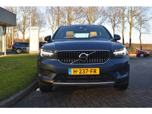 Volvo XC40 T3 163PK Automaat Inscription | Trekhaak | Leder | ACC | Blis | Camera | Stoelverwarming