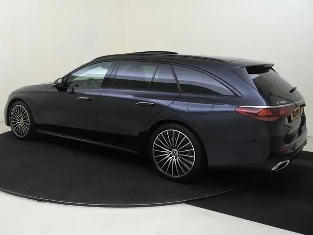 Mercedes-Benz E-klasse Estate 300 e Sport Edition / Panoramadak/ SUPERSCREEN/ Night/ 20 inch/ Burmes...