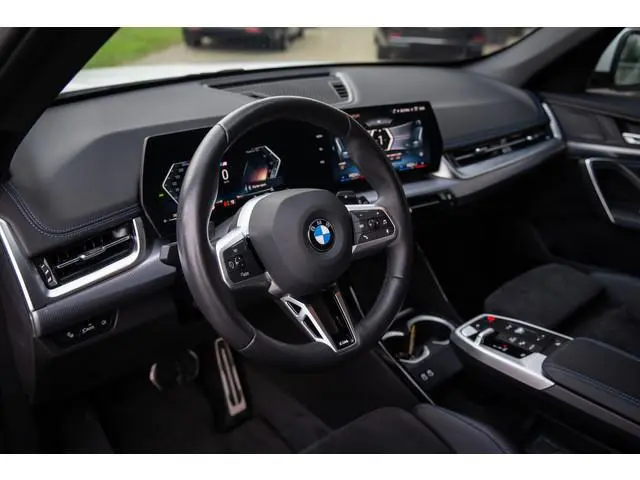BMW X1 sDrive18i M-Sport ,  Achteruitrijcamera, Draadloze lader, Sfeerverlichting,