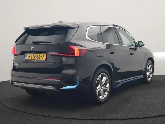 BMW iX1 xDrive30 X Line 67 kWh 313pk Dealer O.H. | Trekhaak Af Fabriek | Adaptive Cruise | Lederen S...