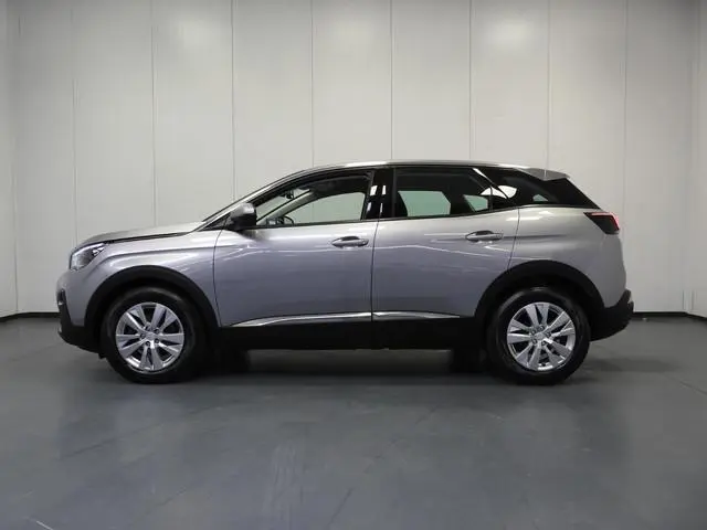 Peugeot 3008 1.2 PureTech Aut. Executive NAVI/CLIMA/CRUISE/TREKH./17"LMV!