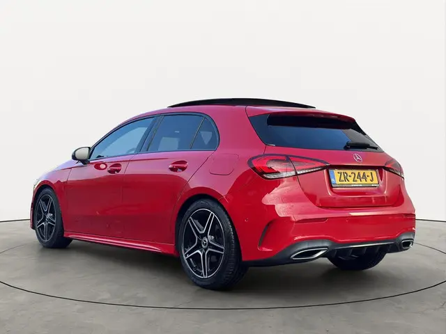 Mercedes-Benz A-klasse 180 136PK AMG Night Pano *NL-AUTO*