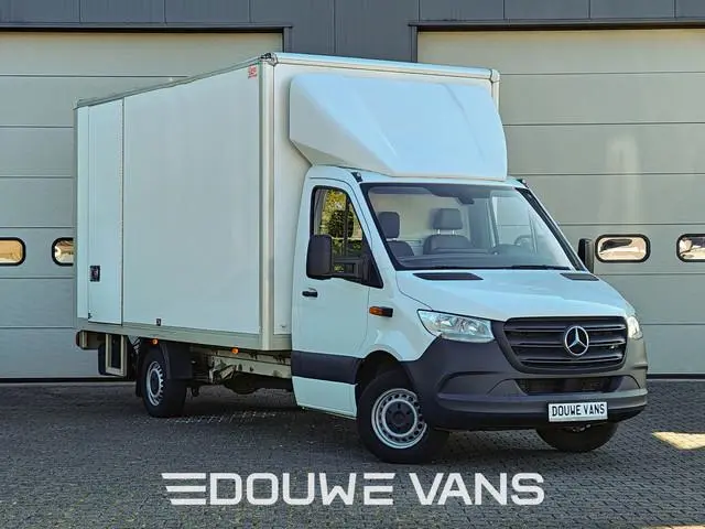 Mercedes-Benz Sprinter 317 170 PK Bakwagen Zijdeur Automaat Airco Leder DAB Laadklep Lat om Lat MBUX