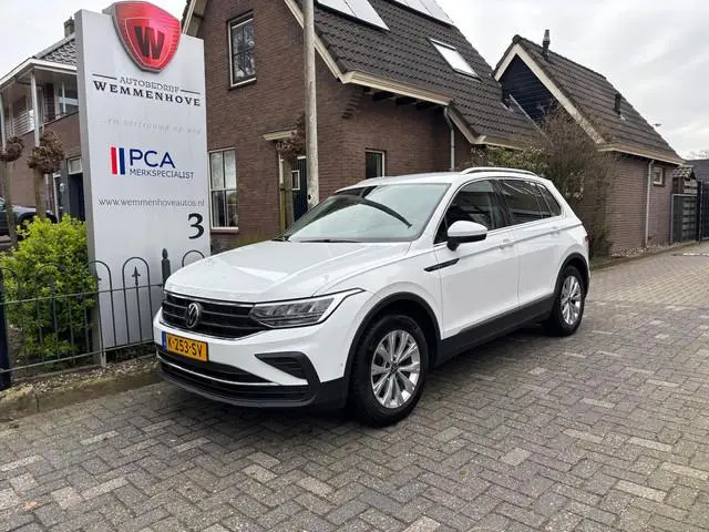 Volkswagen Tiguan 1.5 TSI Life Business Nieuw type/Camera/Airco-Ecc/Alu wielen