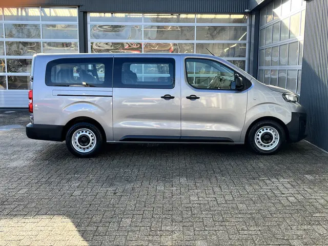 Peugeot Traveller
