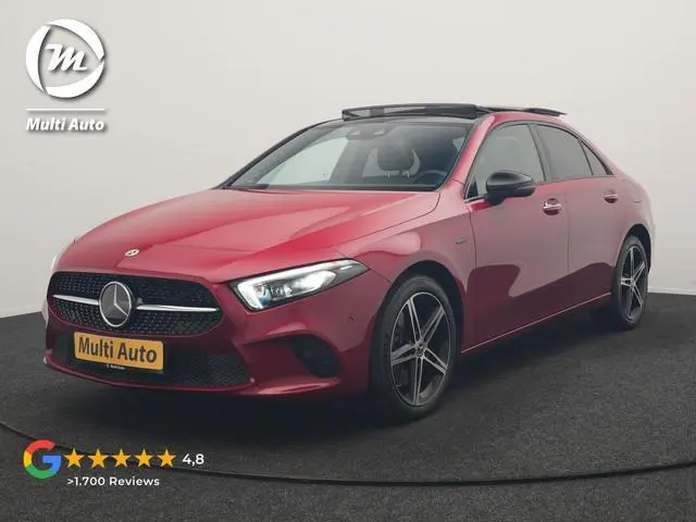 Mercedes-Benz A-klasse 250 e Premium PHEV 218pk Dealer O.H | Trekhaak Af Fabriek | Panodak | Adaptiv...