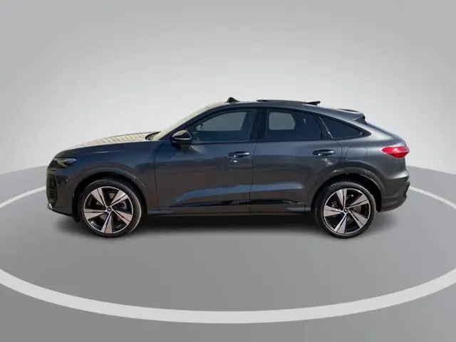 Audi Q5 2.0TFSIe-hybrid 220kW/299PK S Line quattro · Panoramadak · 360°Camera + Parkeersensoren · Ap...