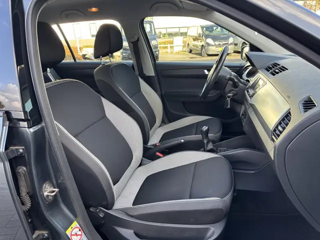 Skoda Fabia Combi 1.0 TSI Ambition Cruise Trekhaak Bluetooth Parkeersensoren !!