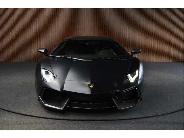 Lamborghini Aventador 6.5 V12 LP700-4 Novitec Carbon Akrap. Camera Lift  Origineel NL auto