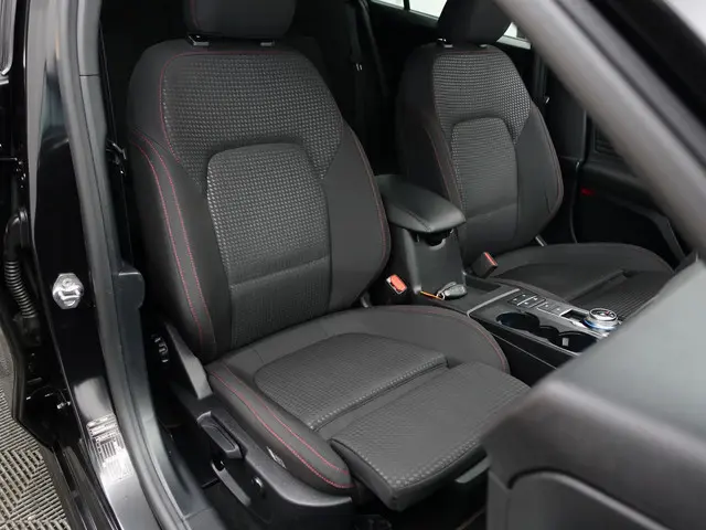 Ford Focus Wagon 1.5 EcoBoost ST Line X Business Aut- Carplay, Android Auto, Xenon Led, Stuur/Stoelv...