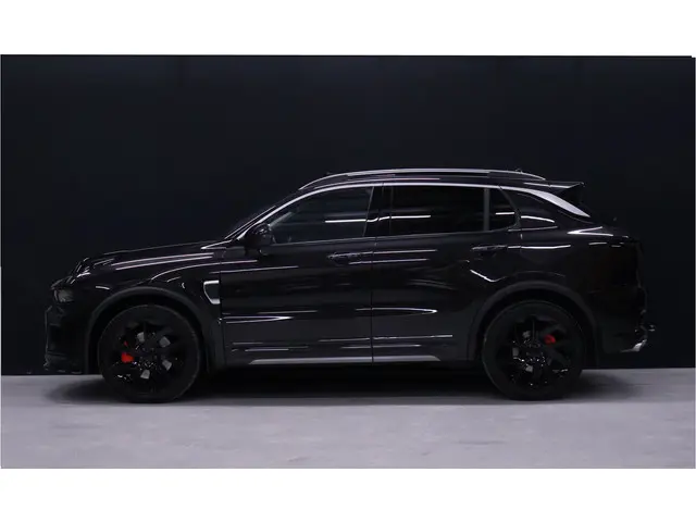 Lynk & Co 01 1.5 BLACK PACK [SCHUIFKANTELDAK,  APPLE CARPLAY, TREKHAAK, STOELVERWARMING, ACHTERUITRI...