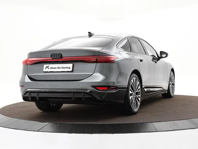 Audi A6 Sportback e-tron S edition 286 PK · Panorama-glasdak · Privacy glas · Sportstoel leder/dinam...