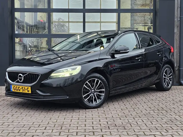 Volvo V40 2.0 T3 Momentum | LED | Navigatie | Cruise | LMV |