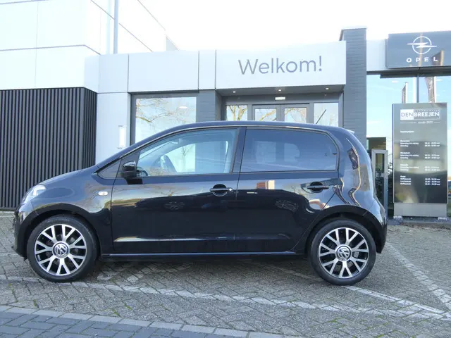 Volkswagen Up! 1.0 high up! BlueMotion | Panoramadak | Privacy Glass | 16'' LMV
