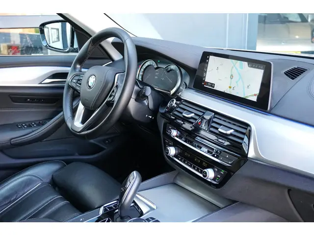 BMW 5-serie Touring 520i High Executive *NL AUTO / DEALER OH* + MEMORY / HEAD-UP
