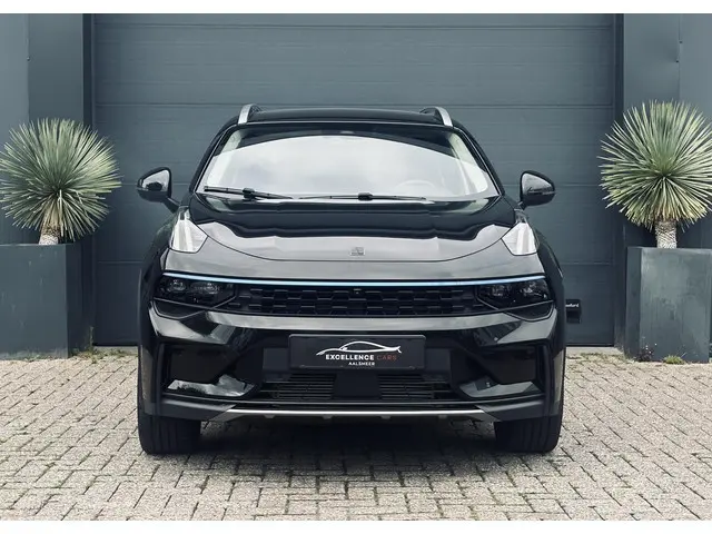 Lynk & Co 01 1.5/Pano/Navi/Camera/AppleCarPlay