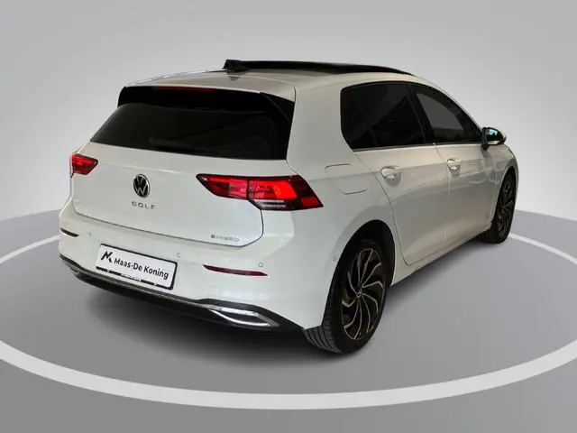 Volkswagen Golf 1.4eHybrid 150kW/204PK Style DSG · Panoramadak · Trekhaak · Apple/Android Car Play ·...