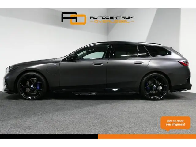 BMW 5-serie Touring 530e xDrive M Sport Pro Edition / UNIEK!!! / M5 Look / M Sport Bodykit / Panoram...