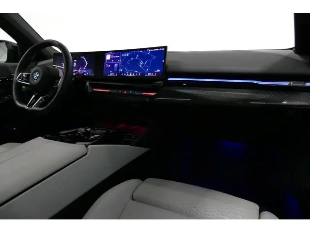 BMW 5-serie Touring 530e xDrive M Sport Pro Edition / UNIEK!!! / M5 Look / M Sport Bodykit / Panoram...