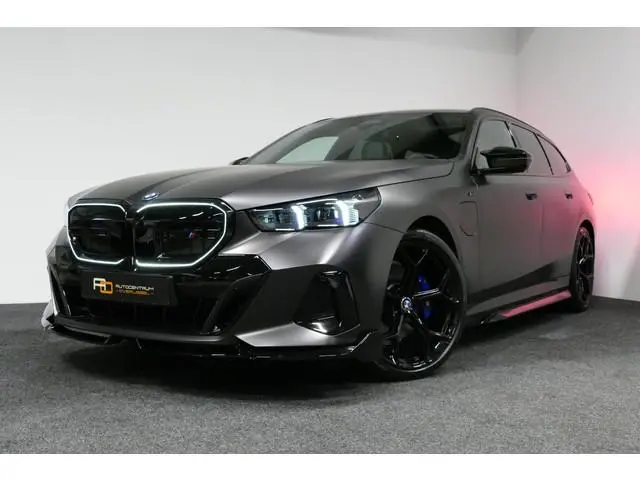 BMW 5-serie Touring 530e xDrive M Sport Pro Edition / UNIEK!!! / M5 Look / M Sport Bodykit / Panoram...