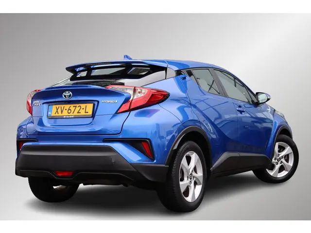 Toyota C-HR 1.8 Hybrid Active, Navigatie Bluetooth, Parkeercamera, Adaptieve cruise control.