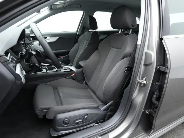 Audi A4 Avant 35 TFSI 150 pk Advanced Edition | Elektr. verstelbare stoelen | Navigatie | Achteruitr...