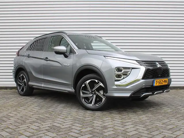 Mitsubishi Eclipse Cross 2.4 PHEV Executive | Trekhaak | 18" LM | 360 Camera | Navi | Cruise adapt....