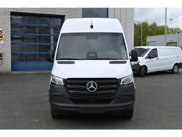 Mercedes-Benz eSprinter 320 L2H2 RWD Select 81kWh LED, Distronic, Smartphone integratie, Navigatie,...