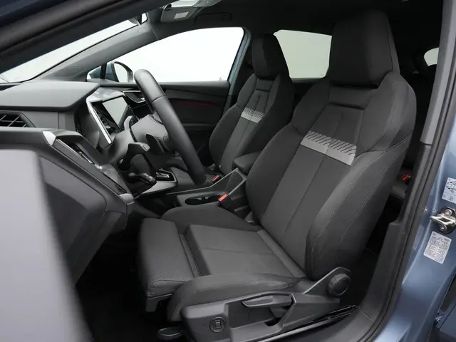 Audi Q4 e-tron 40 Advanced edition 77 kWh 204 pk | Trekhaak | Matrix LED | Achteruitrijcamera | Stoe...