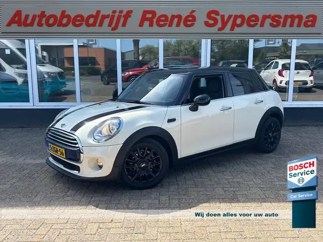 MINI 5-Deurs 1.5 Cooper Chili | Bluetooth | Stoelverwarming | Sfeerverlichting | Navi