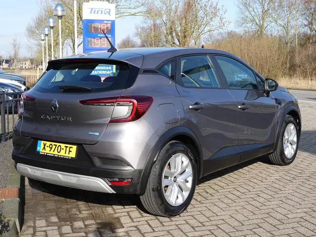 Renault Captur 1.6 E-Tech full hybrid 145 evolution KEYLESS | ECC | PDC V + A | CAMERA