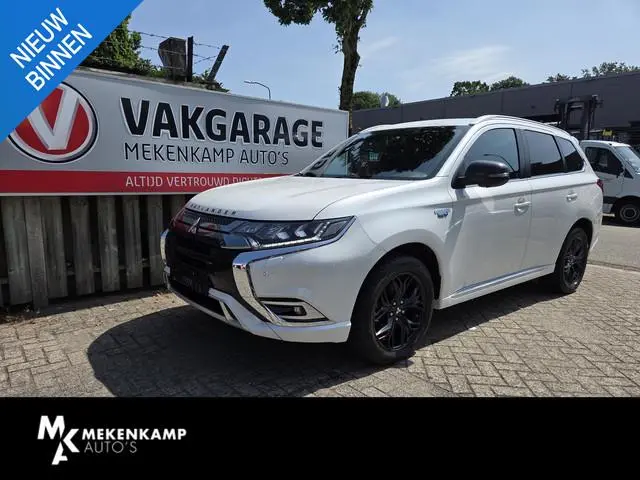 Mitsubishi Outlander 2.4 PHEV Instyle 18"/Trekhaak/LED/Leder/Stoel + stuurverwarming/Dodehoek/PDC v+...