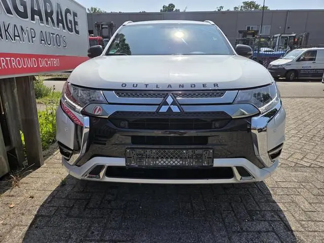 Mitsubishi Outlander 2.4 PHEV Instyle 18"/Trekhaak/LED/Leder/Stoel + stuurverwarming/Dodehoek/PDC v+...