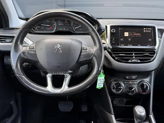 Peugeot 2008 1.2 PureTech Blue Lion 110pk,Trekhaak,2e Eigenaar,Navi,Automaat,Airco,Cruise,Lm velgen,...