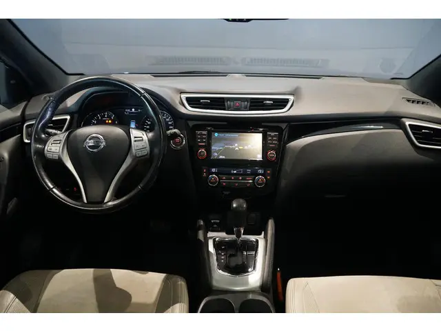 Nissan Qashqai 1.2 Tekna + AUT. / PANORAMA / 360 CAMERA