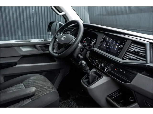 Volkswagen Transporter T6.1 2.0 TDI L2H3 | 150 PK | Trekhaak | Carplay | Navi | Cruise | Airco