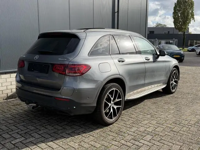 Mercedes-Benz GLC-klasse 300e 4MATIC AMG Line 20"/Panoramadak/Trekhaak/Leder/Stoelverwarming + venti...