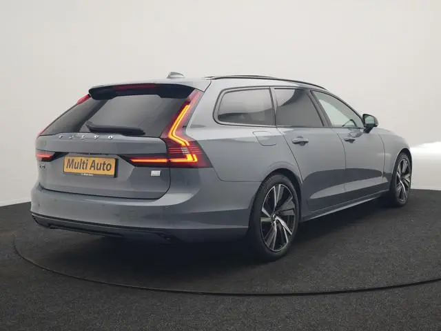 Volvo V90 T6 AWD Plus Dark LONG RANGE PHEV 350pk Dealer O.H. | Trekhaak Af Fabriek | Panodak | Adapt...