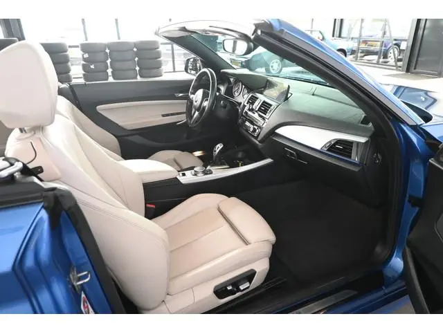BMW 2-serie Cabrio 220i High Executive M-Pakket! Automaat Navigatie Harman/Kardon Stoelverwarming In...