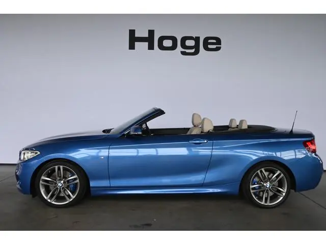 BMW 2-serie Cabrio 220i High Executive M-Pakket! Automaat Navigatie Harman/Kardon Stoelverwarming In...