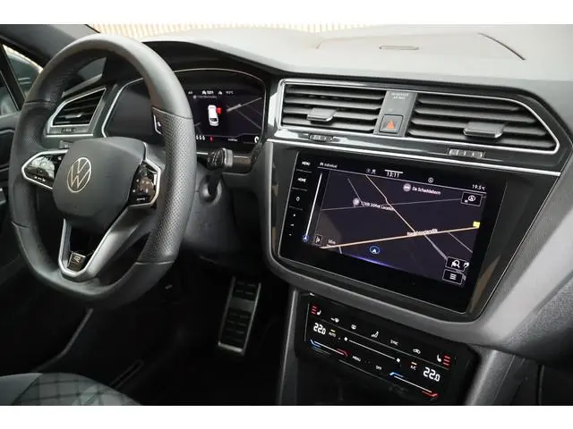 Volkswagen Tiguan 1.4 TSI 245pk eHybrid R-Line Business+ Trekhaak Camera HUD Keyless DCC Virtual Coc...